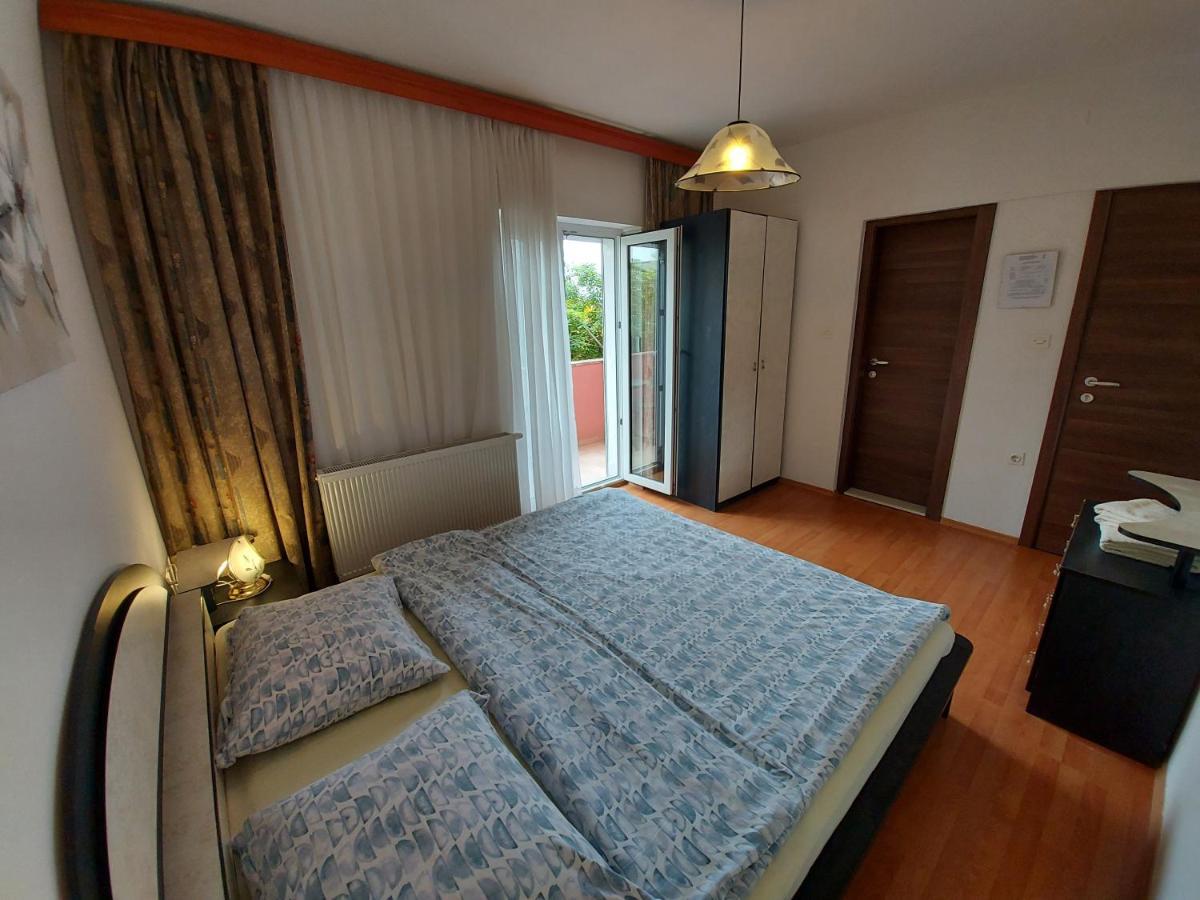 Apartments & Rooms Nensi Baška Eksteriør bilde